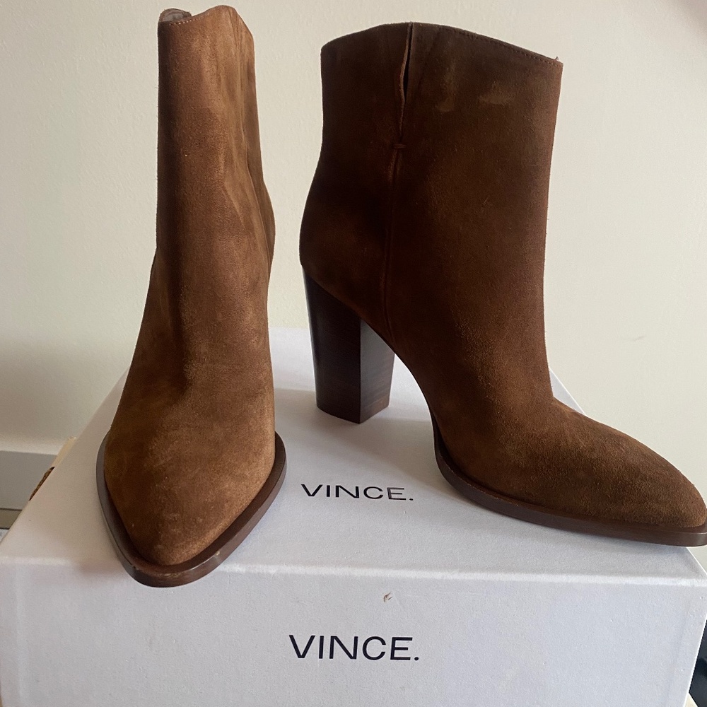 VINCE brown suede ankle boots, size 8. Made In Italy